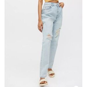 BNWOT BDG white MOM jeans in 27